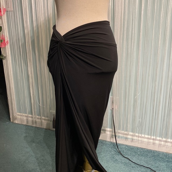 Pretty Little Thing Black Slinky Front Slit Maxi Skirt NWT Size 6 - Picture 5 of 17